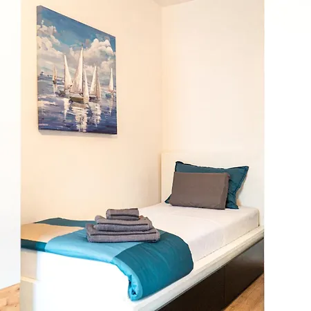 Sunny Bay Apartment *